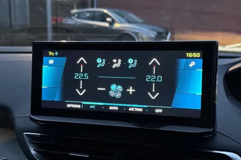 GV72LFX PEUGEOT 3008 1.6 Hybrid4 300 GT Line 5dr e-EAT8 Thumbnail #22