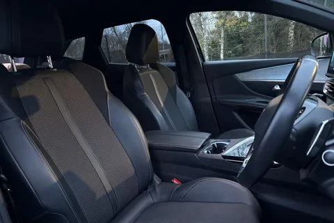 GV72LFX PEUGEOT 3008 1.6 Hybrid4 300 GT Line 5dr e-EAT8 Thumbnail #25