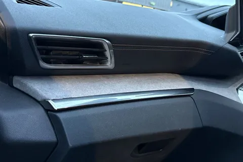 GV72LFX PEUGEOT 3008 1.6 Hybrid4 300 GT Line 5dr e-EAT8 Thumbnail #36