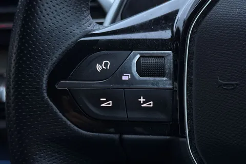 GV72LFX PEUGEOT 3008 1.6 Hybrid4 300 GT Line 5dr e-EAT8 Thumbnail #40