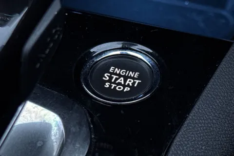 GV72LFX PEUGEOT 3008 1.6 Hybrid4 300 GT Line 5dr e-EAT8 Thumbnail #42