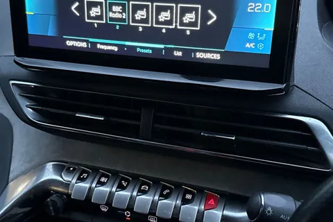 GV72LFX PEUGEOT 3008 1.6 Hybrid4 300 GT Line 5dr e-EAT8 Thumbnail #46