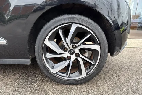 13 of 64 for DS Automobiles Ds 3 1.2 PureTech Prestige Euro 6 (s/s) 3dr