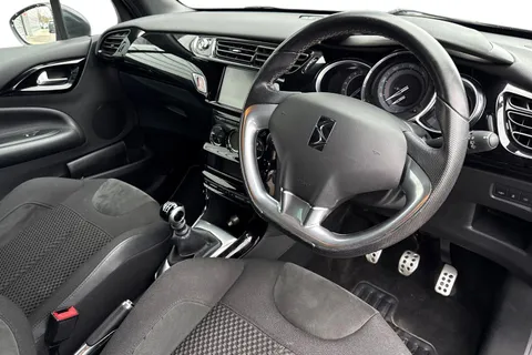 14 of 64 for DS Automobiles Ds 3 1.2 PureTech Prestige Euro 6 (s/s) 3dr