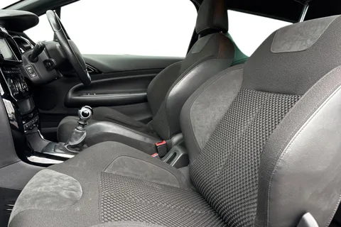 16 of 64 for DS Automobiles Ds 3 1.2 PureTech Prestige Euro 6 (s/s) 3dr