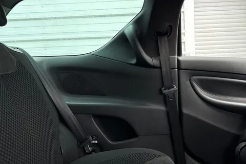 27 of 64 for DS Automobiles Ds 3 1.2 PureTech Prestige Euro 6 (s/s) 3dr