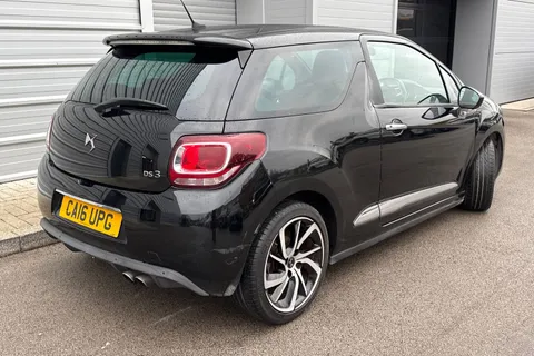 32 of 64 for DS Automobiles Ds 3 1.2 PureTech Prestige Euro 6 (s/s) 3dr