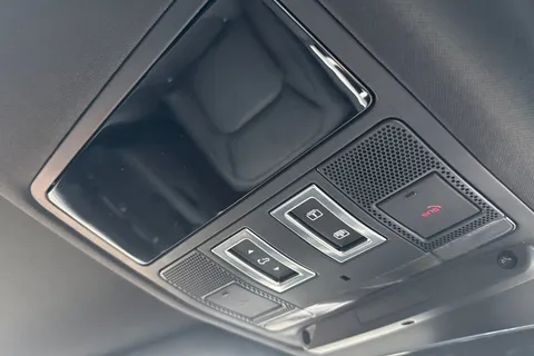 PJ74OAS Land Rover Defender 110 3.0 D250 X-Dynamic SE 5dr Thumbnail #24