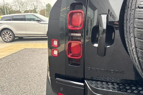 PJ74OAS Land Rover Defender 110 3.0 D250 X-Dynamic SE 5dr Thumbnail #27