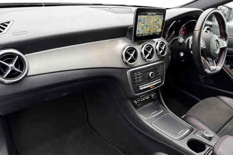 LV17UKW Mercedes-Benz Gla 220d 4Matic AMG Line 5dr Auto Thumbnail #3
