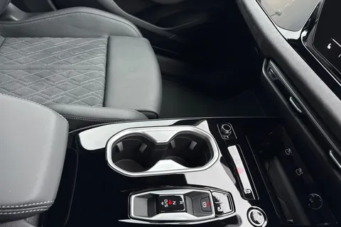 DY75UDZ Audi A6 Avant Avant Edition 1 204 PS TFSI S tronic Thumbnail #24