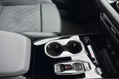 DY75UDZ Audi A6 Avant Avant Edition 1 204 PS TFSI S tronic Thumbnail #54