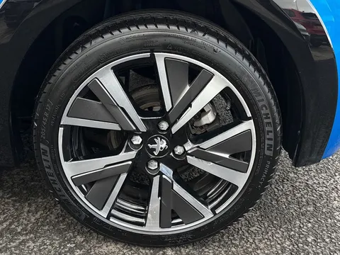 KW21YWO PEUGEOT 208 1.2 PureTech GT EAT Euro 6 (s/s) 5dr Thumbnail #25