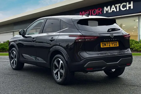 DN72YSD Nissan Qashqai 1.3 DIG-T MHEV N-Connecta XTRON Euro 6 (s/s) 5dr Thumbnail #3