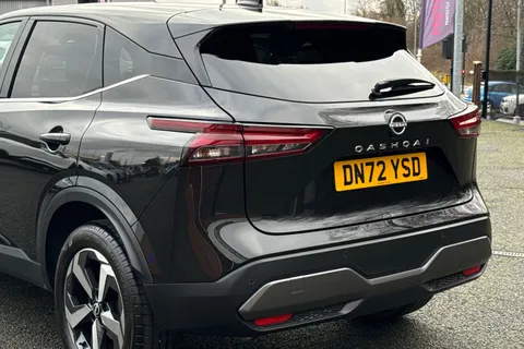DN72YSD Nissan Qashqai 1.3 DIG-T MHEV N-Connecta XTRON Euro 6 (s/s) 5dr Thumbnail #8