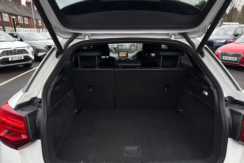 10 of 47 for Audi Q2 1.5 TFSI CoD 35 S line S Tronic Euro 6 (s/s) 5dr