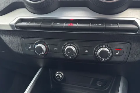 19 of 47 for Audi Q2 1.5 TFSI CoD 35 S line S Tronic Euro 6 (s/s) 5dr