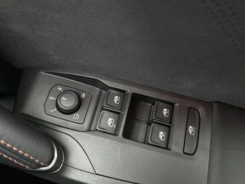 KY75EVN CUPRA Leon 1.5 eTSI 150 V2 5dr DSG Thumbnail #18