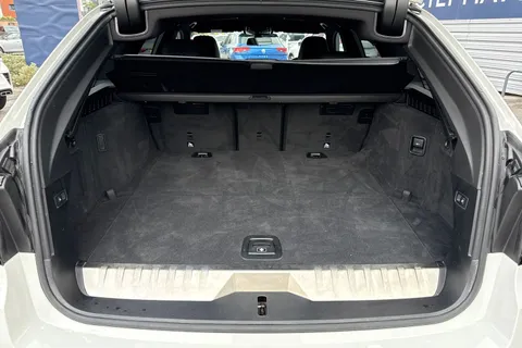 SL22TUP BMW 5 Series 2.0 530e 12kWh M Sport Touring Steptronic xDrive Euro 6 (s/s) 5dr Thumbnail #8