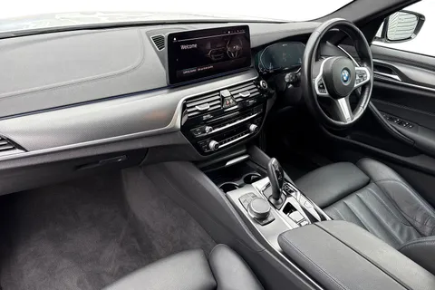 SL22TUP BMW 5 Series 2.0 530e 12kWh M Sport Touring Steptronic xDrive Euro 6 (s/s) 5dr Thumbnail #16