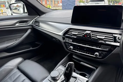 SL22TUP BMW 5 Series 2.0 530e 12kWh M Sport Touring Steptronic xDrive Euro 6 (s/s) 5dr Thumbnail #21