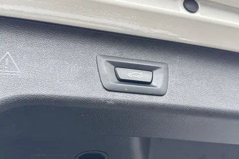 SL22TUP BMW 5 Series 2.0 530e 12kWh M Sport Touring Steptronic xDrive Euro 6 (s/s) 5dr Thumbnail #41