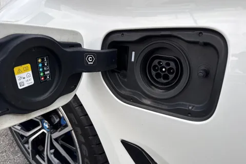 SL22TUP BMW 5 Series 2.0 530e 12kWh M Sport Touring Steptronic xDrive Euro 6 (s/s) 5dr Thumbnail #44