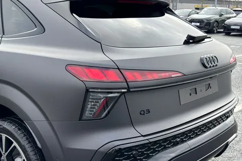  Audi Q3 1.5 e-hybrid Edition 1 Sportback S Tronic Euro 6 (s/s) 5dr 26kWh Thumbnail #8