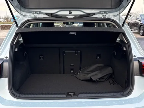 KM75BVB Volkswagen Golf 1.5 TSI 204 Style eHybrid 5dr DSG Thumbnail #7