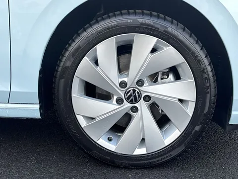 KM75BVB Volkswagen Golf 1.5 TSI 204 Style eHybrid 5dr DSG Thumbnail #10