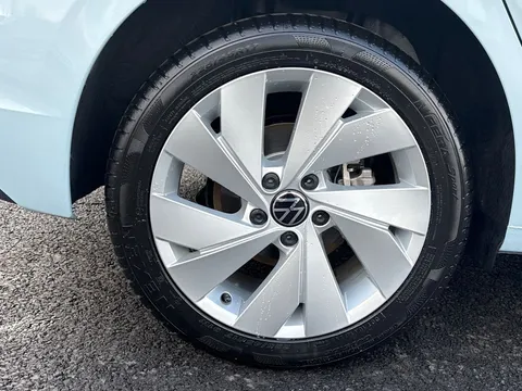 KM75BVB Volkswagen Golf 1.5 TSI 204 Style eHybrid 5dr DSG Thumbnail #11