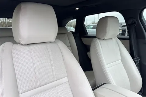 KW72UFC Land Rover Range Rover Velar 2.0 D200 Velar Edition 5dr Thumbnail #23