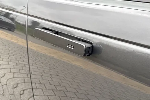 KW72UFC Land Rover Range Rover Velar 2.0 D200 Velar Edition 5dr Thumbnail #31