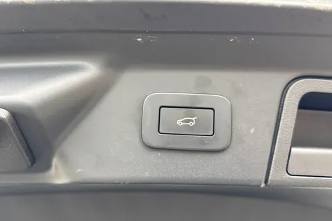 KW72UFC Land Rover Range Rover Velar 2.0 D200 Velar Edition 5dr Thumbnail #32