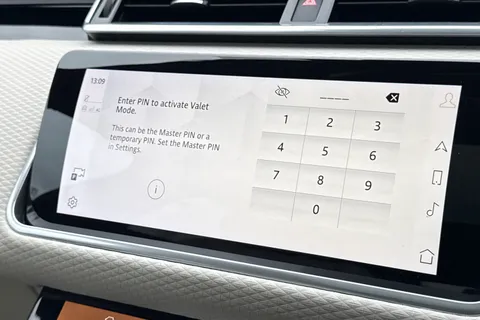 KW72UFC Land Rover Range Rover Velar 2.0 D200 Velar Edition 5dr Thumbnail #37