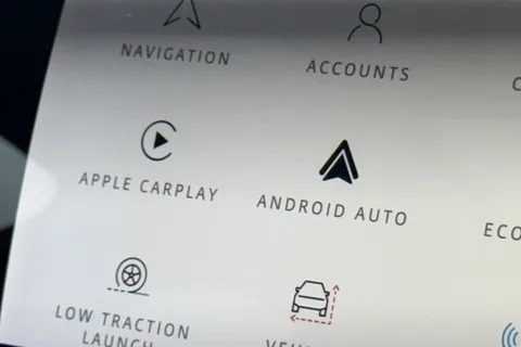 KW72UFC Land Rover Range Rover Velar 2.0 D200 Velar Edition 5dr Thumbnail #38