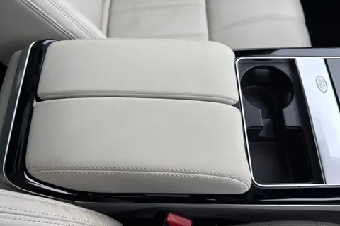 KW72UFC Land Rover Range Rover Velar 2.0 D200 Velar Edition 5dr Thumbnail #42