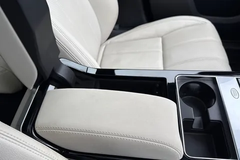 KW72UFC Land Rover Range Rover Velar 2.0 D200 Velar Edition 5dr Thumbnail #43