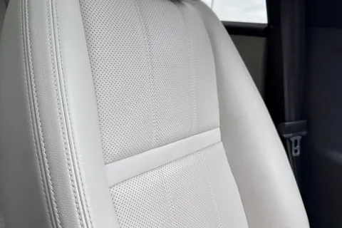 KW72UFC Land Rover Range Rover Velar 2.0 D200 Velar Edition 5dr Thumbnail #45