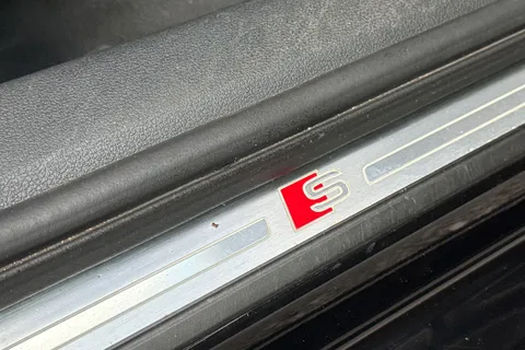 29 of 60 for Audi A4 Avant 1.4 TFSI S line Euro 6 (s/s) 5dr