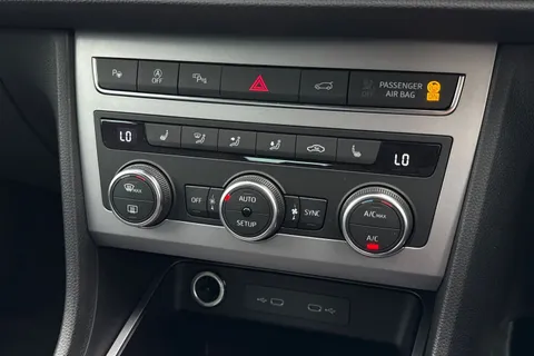 21 of 45 for SEAT Ateca 1.5 TSI EVO FR Black Edition Euro 6 (s/s) 5dr