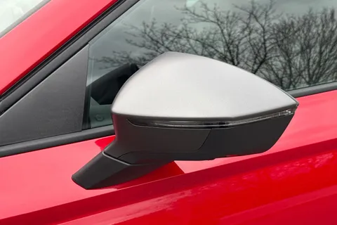 32 of 45 for SEAT Ateca 1.5 TSI EVO FR Black Edition Euro 6 (s/s) 5dr