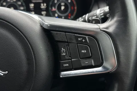 BJ20WPV Jaguar E-Pace 2.0 D180 Chequered Flag Auto AWD Euro 6 (s/s) 5dr Thumbnail #44