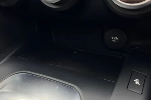 BJ20WPV Jaguar E-Pace 2.0 D180 Chequered Flag Auto AWD Euro 6 (s/s) 5dr Thumbnail #46