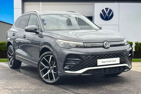 YP25ZCF Volkswagen Tiguan 1.5 eTSI 150 R-Line 5dr DSG **PAN ROOF + LEATHER** Thumbnail #2