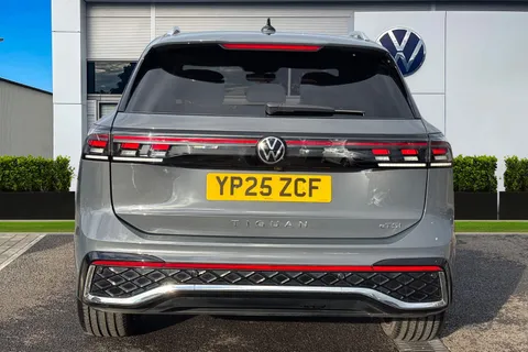 YP25ZCF Volkswagen Tiguan 1.5 eTSI 150 R-Line 5dr DSG **PAN ROOF + LEATHER** Thumbnail #5