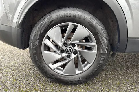 YF72KZS Nissan Qashqai 1.3 DIG-T MHEV Acenta Premium XTRON Euro 6 (s/s) 5dr Thumbnail #12