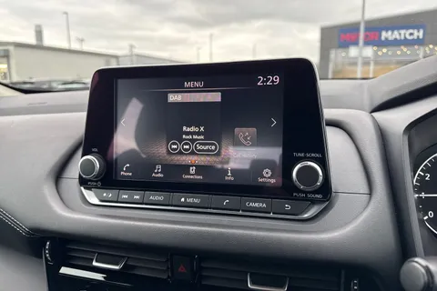 YF72KZS Nissan Qashqai 1.3 DIG-T MHEV Acenta Premium XTRON Euro 6 (s/s) 5dr Thumbnail #18