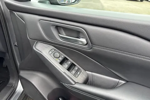 YF72KZS Nissan Qashqai 1.3 DIG-T MHEV Acenta Premium XTRON Euro 6 (s/s) 5dr Thumbnail #22