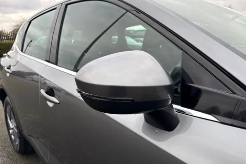 YF72KZS Nissan Qashqai 1.3 DIG-T MHEV Acenta Premium XTRON Euro 6 (s/s) 5dr Thumbnail #36